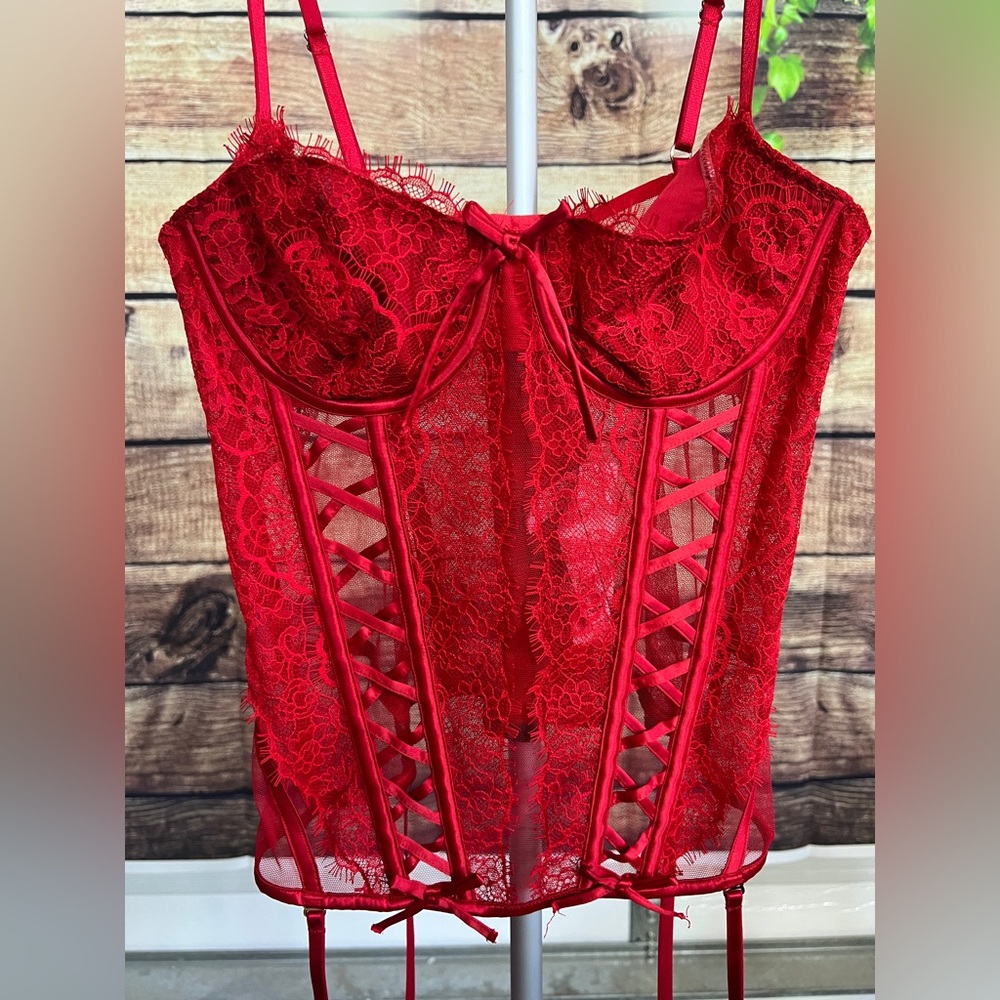 Victorias Secret Red Corset Top Size Medium NWT - Picture 2 of 11